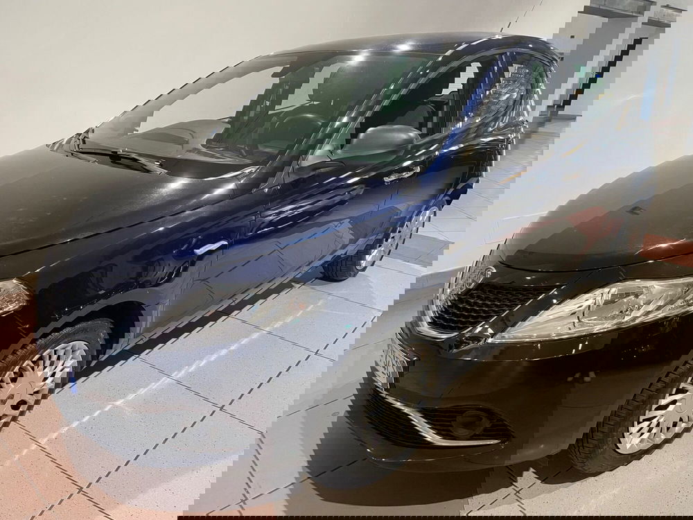 Lancia Ypsilon usata a Genova