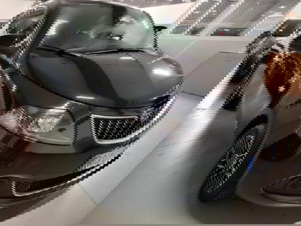 Lancia Ypsilon usata a Forlì-Cesena (2)