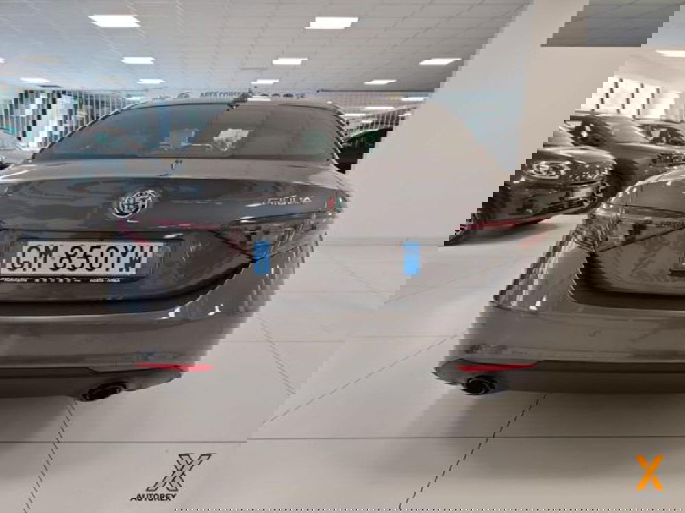 Alfa Romeo Giulia usata a Varese (7)