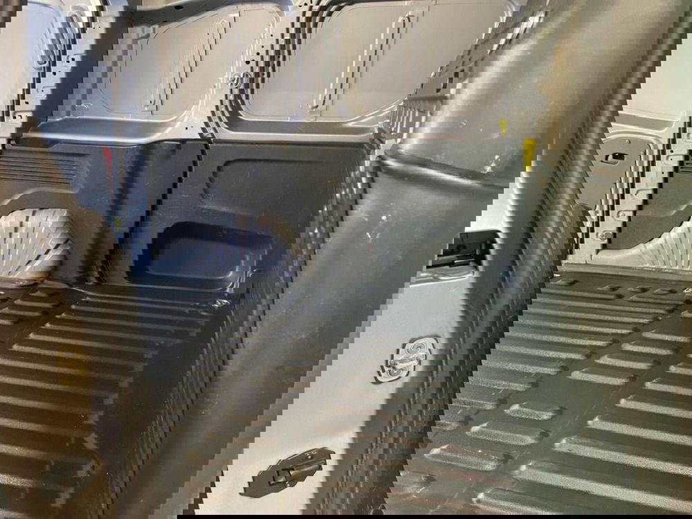 Peugeot Partner Furgone usata a Torino (7)