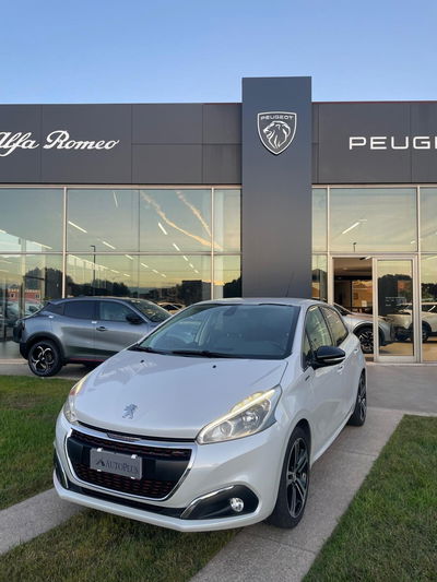 Peugeot 208 Turbo 110 EAT6 S&amp;S 5 porte GT Line del 2016 usata a Olbia