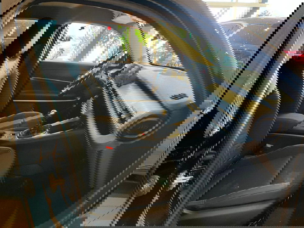 Jeep Avenger nuova a Milano (12)