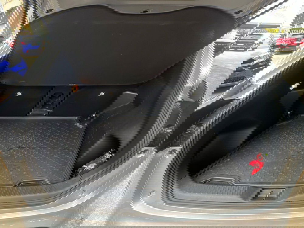 Toyota Yaris Cross nuova a Sassari (14)