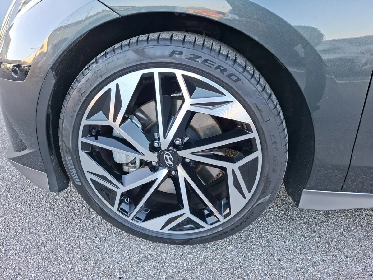 Hyundai Ioniq 5 usata a Macerata (12)