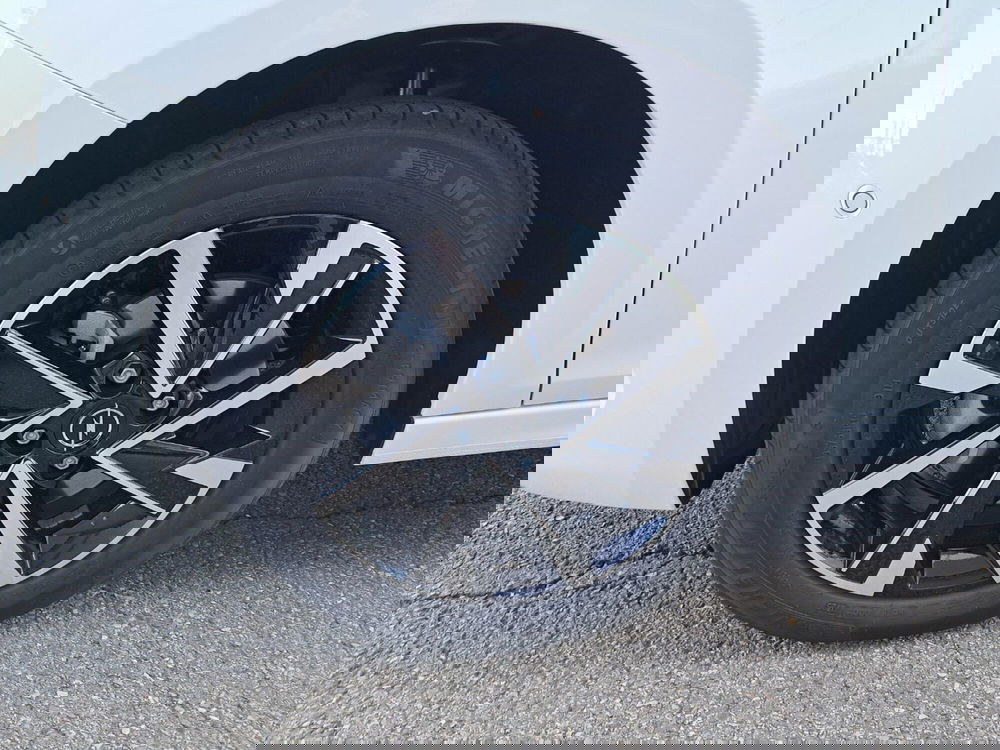 Opel Corsa nuova a Bologna (9)