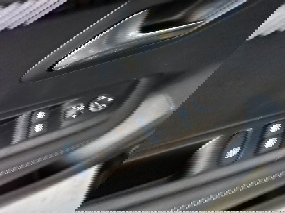 Peugeot 208 nuova a Bari (10)