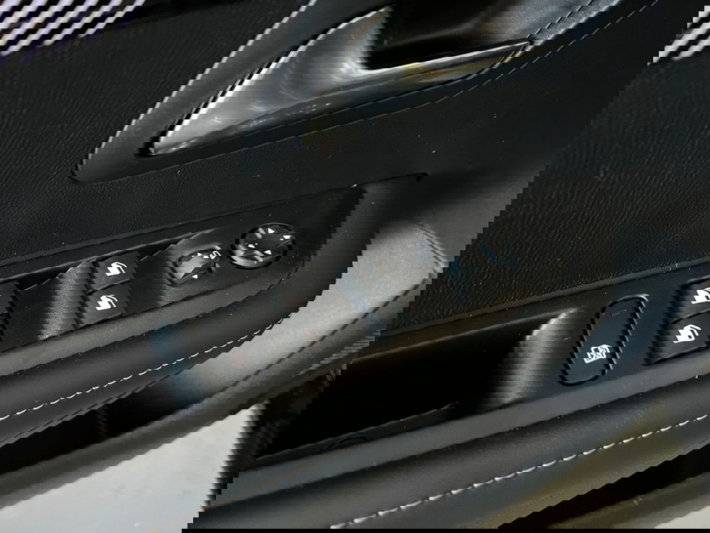 Peugeot 208 nuova a Bari (11)