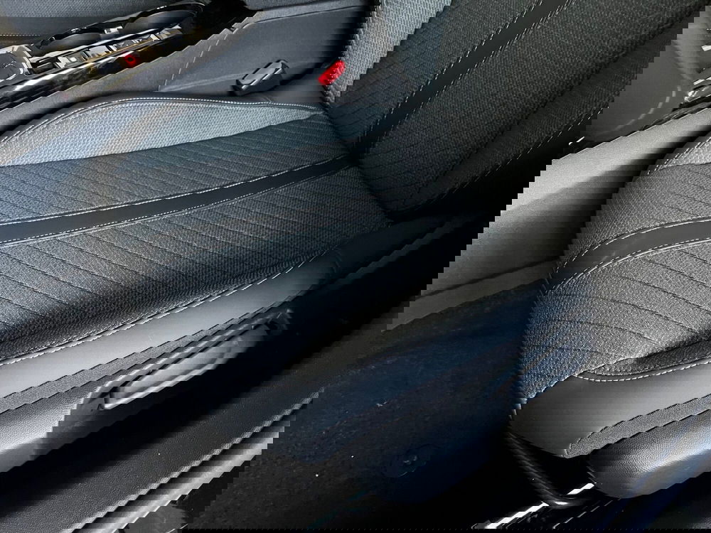 Peugeot 208 nuova a Bari (14)