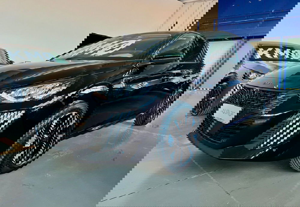 Peugeot 208 nuova a Bari (3)