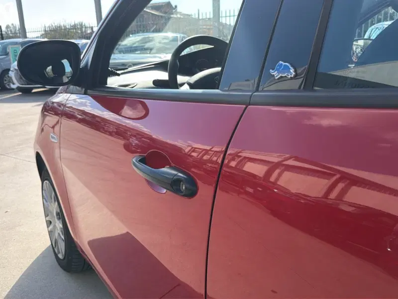Lancia Ypsilon usata a Frosinone (11)