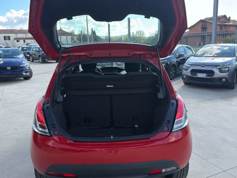 Lancia Ypsilon usata a Frosinone (14)