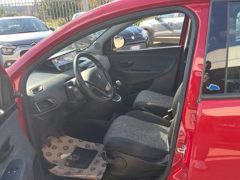 Lancia Ypsilon usata a Frosinone (17)