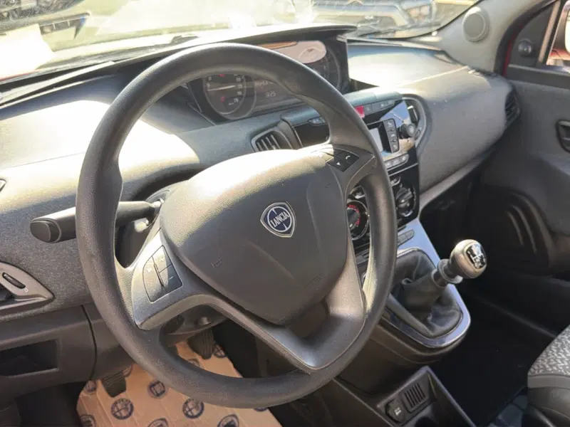 Lancia Ypsilon usata a Frosinone (20)