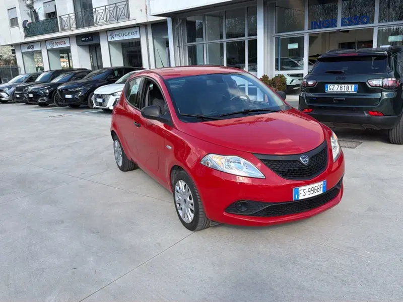 Lancia Ypsilon usata a Frosinone (8)