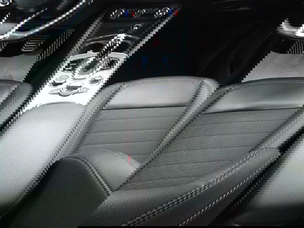 Alfa Romeo Stelvio usata a Rimini (18)