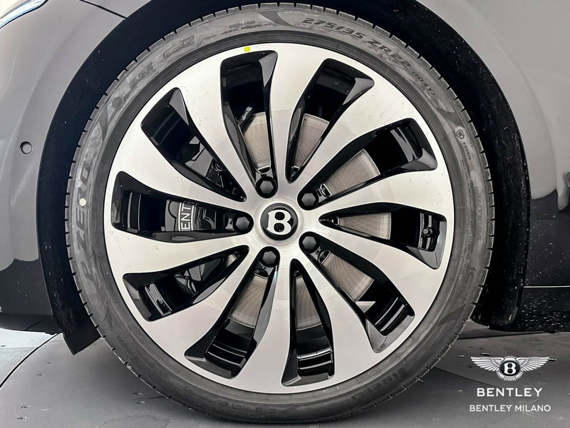 Bentley Continental GT nuova a Milano (8)