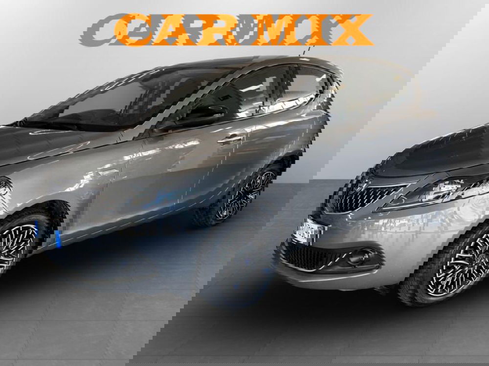 Lancia Ypsilon usata a Piacenza