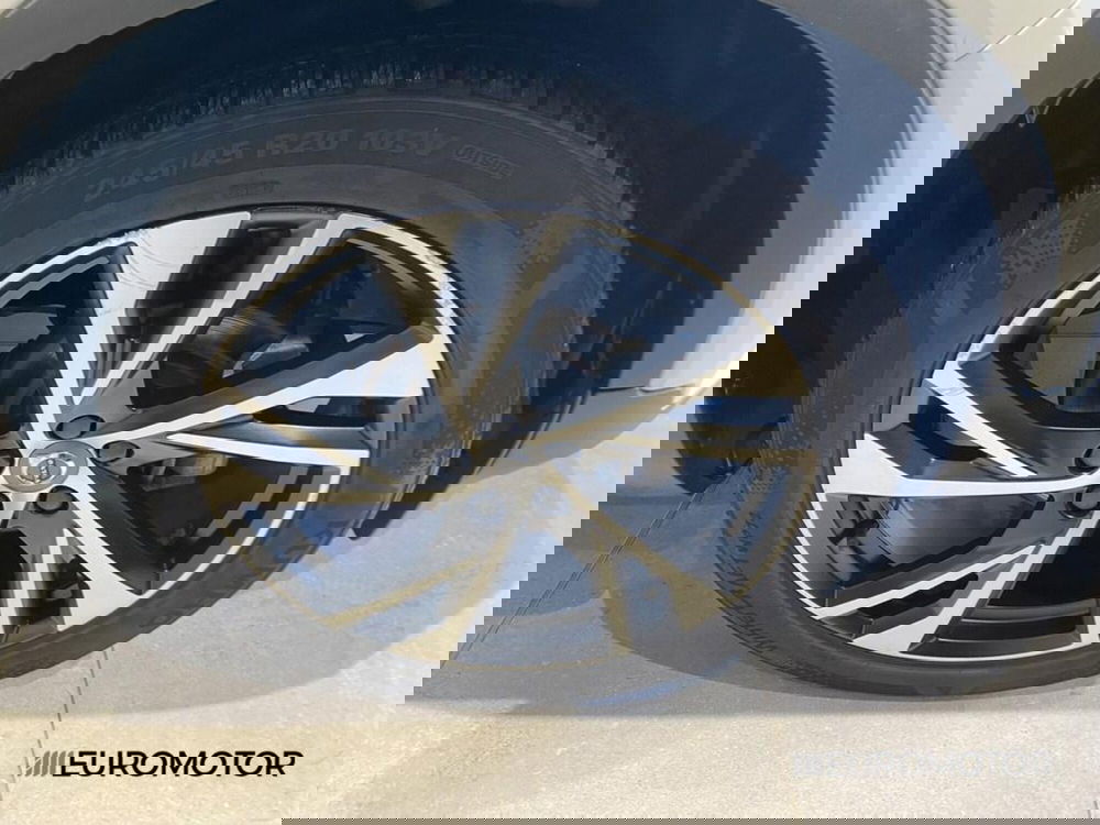 Volvo XC40 usata a Bari (7)