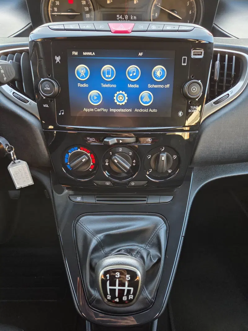 Lancia Ypsilon usata a Torino (10)