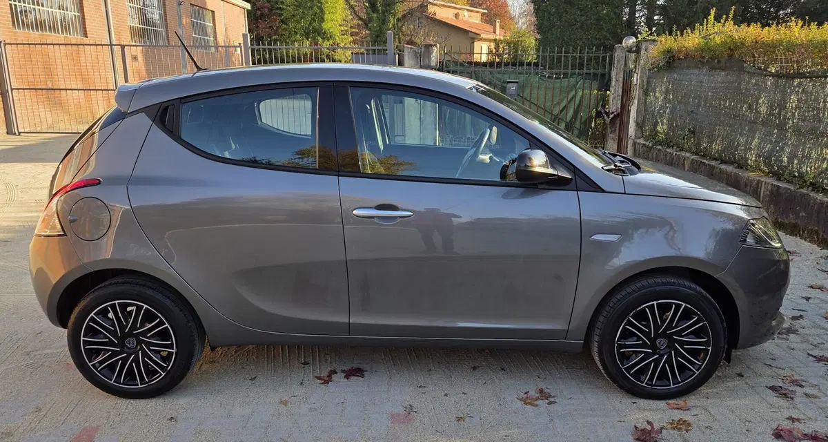 Lancia Ypsilon usata a Torino (13)