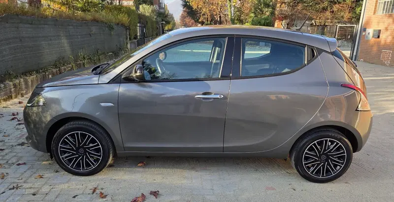 Lancia Ypsilon usata a Torino (14)