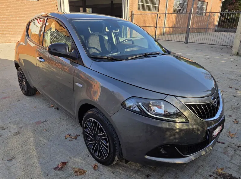 Lancia Ypsilon usata a Torino (2)