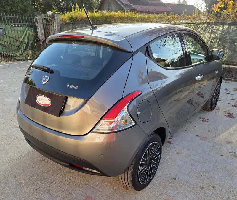 Lancia Ypsilon usata a Torino (3)