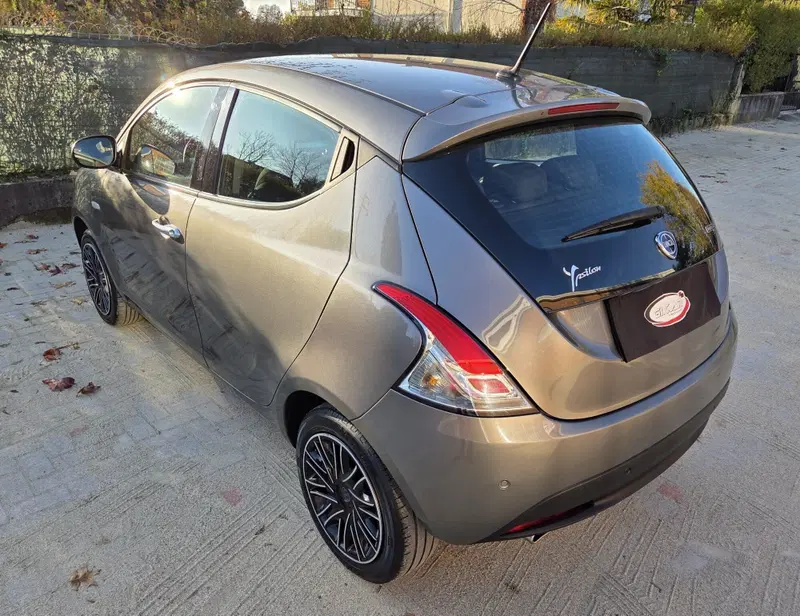 Lancia Ypsilon usata a Torino (4)