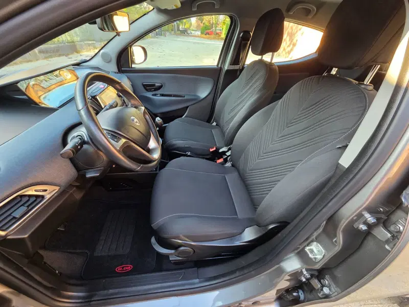 Lancia Ypsilon usata a Torino (7)
