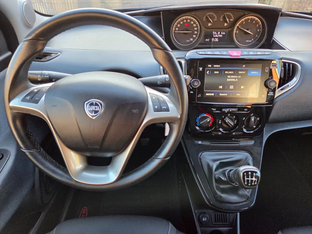 Lancia Ypsilon usata a Torino (8)