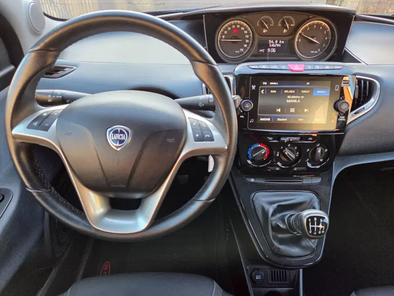 Lancia Ypsilon usata a Torino (8)