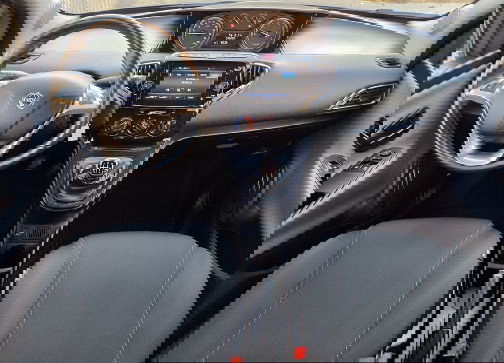 Lancia Ypsilon usata a Torino (9)