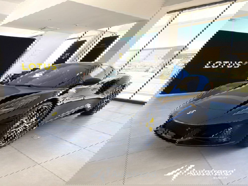 Lotus Emira usata a Bari