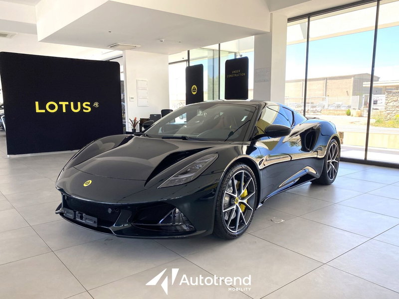 Lotus Emira usata a Bari
