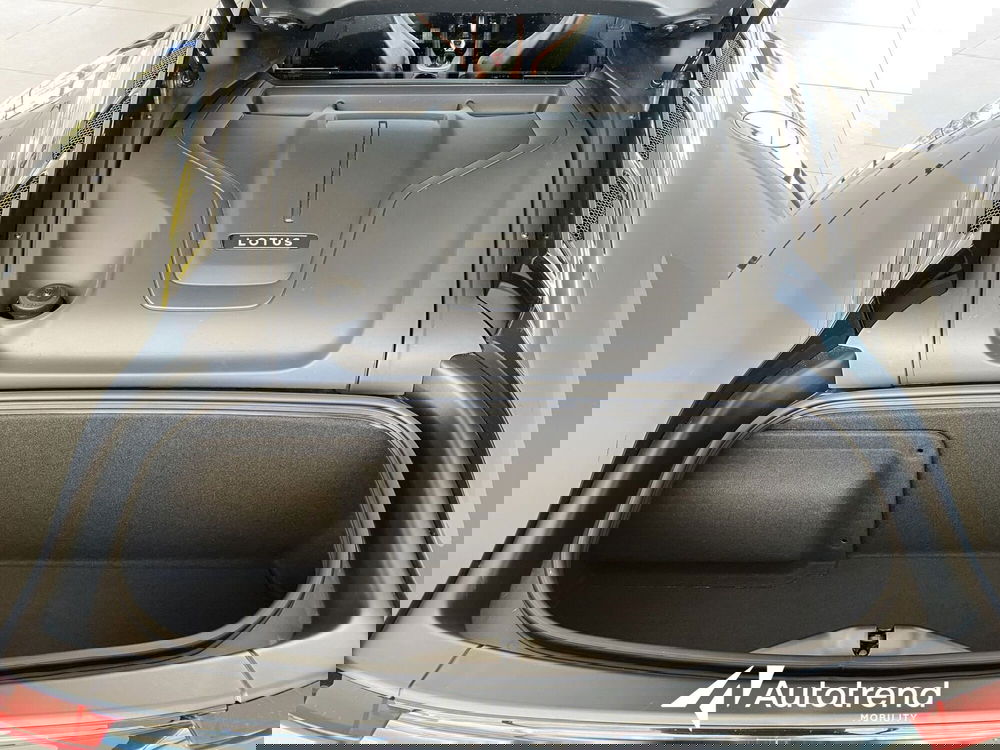 Lotus Emira usata a Bari (15)