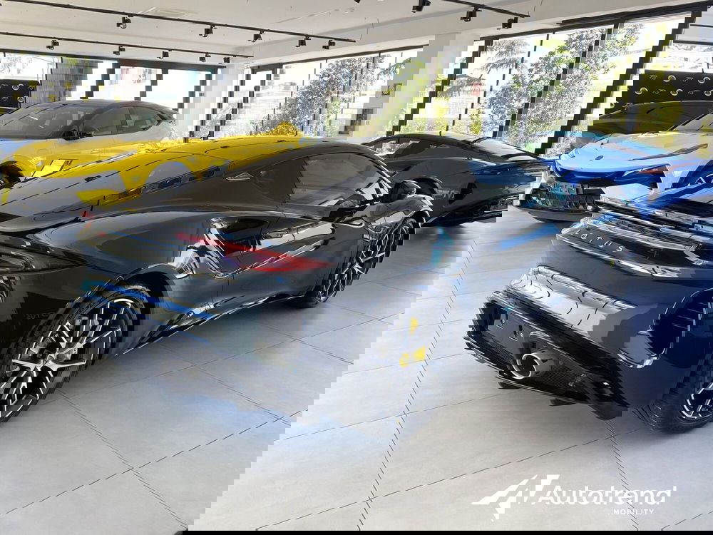 Lotus Emira usata a Bari (2)