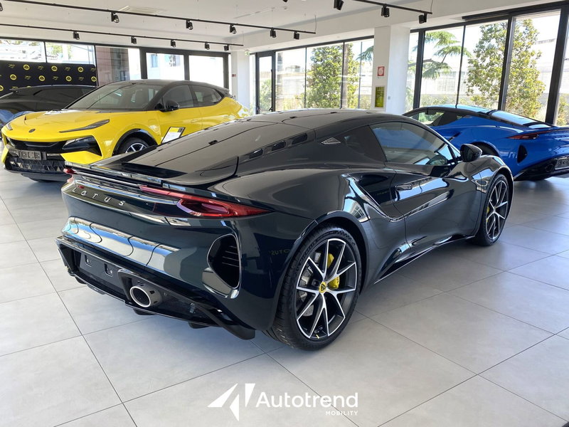 Lotus Emira usata a Bari (2)