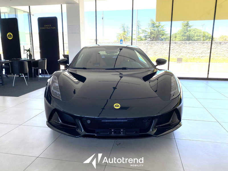 Lotus Emira usata a Bari (3)