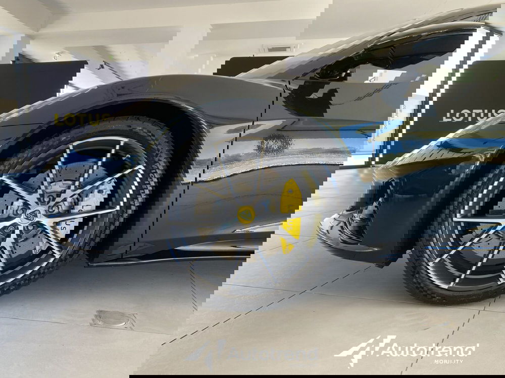 Lotus Emira usata a Bari (6)