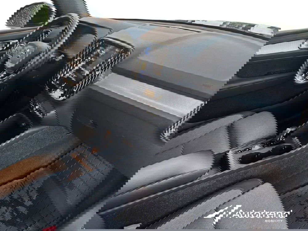 Volvo XC40 usata a Bari (7)