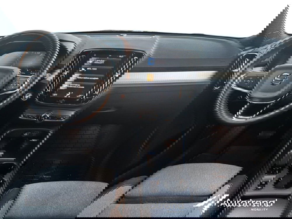 Volvo XC40 usata a Bari (8)