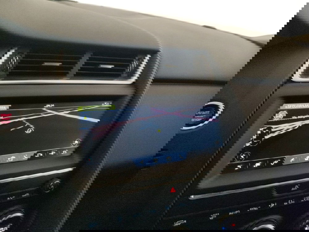 Jaguar E-Pace usata a Alessandria (13)