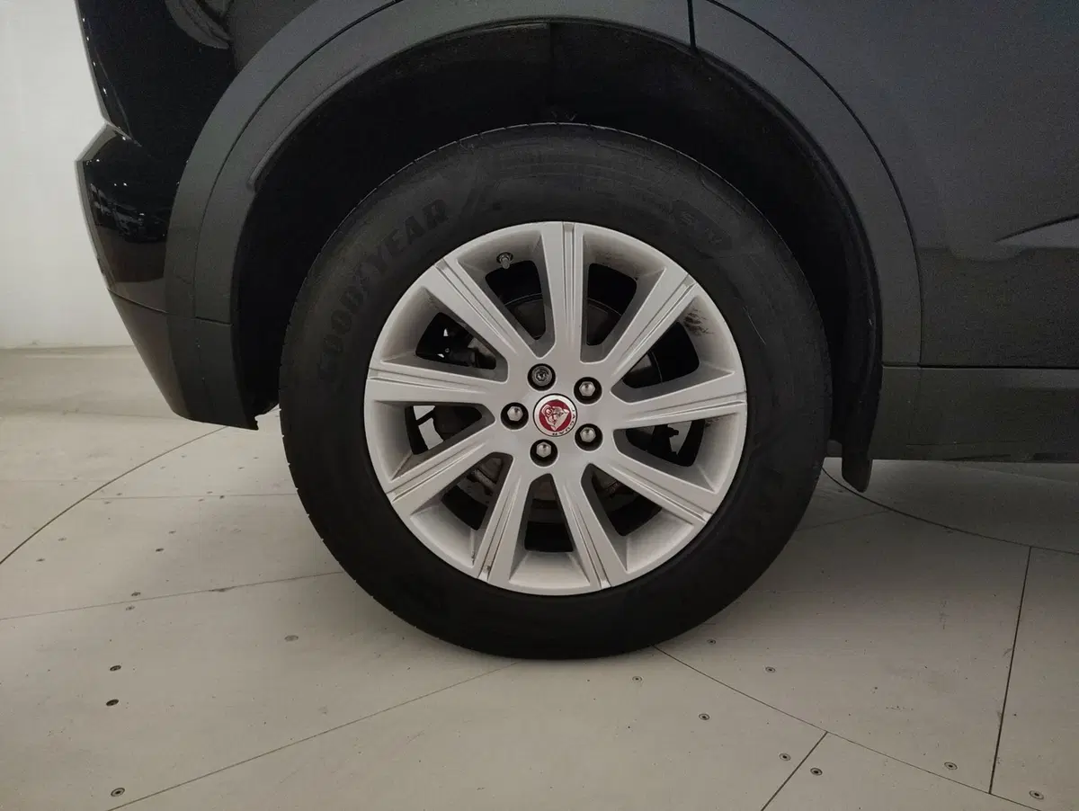 Jaguar E-Pace usata a Alessandria (14)