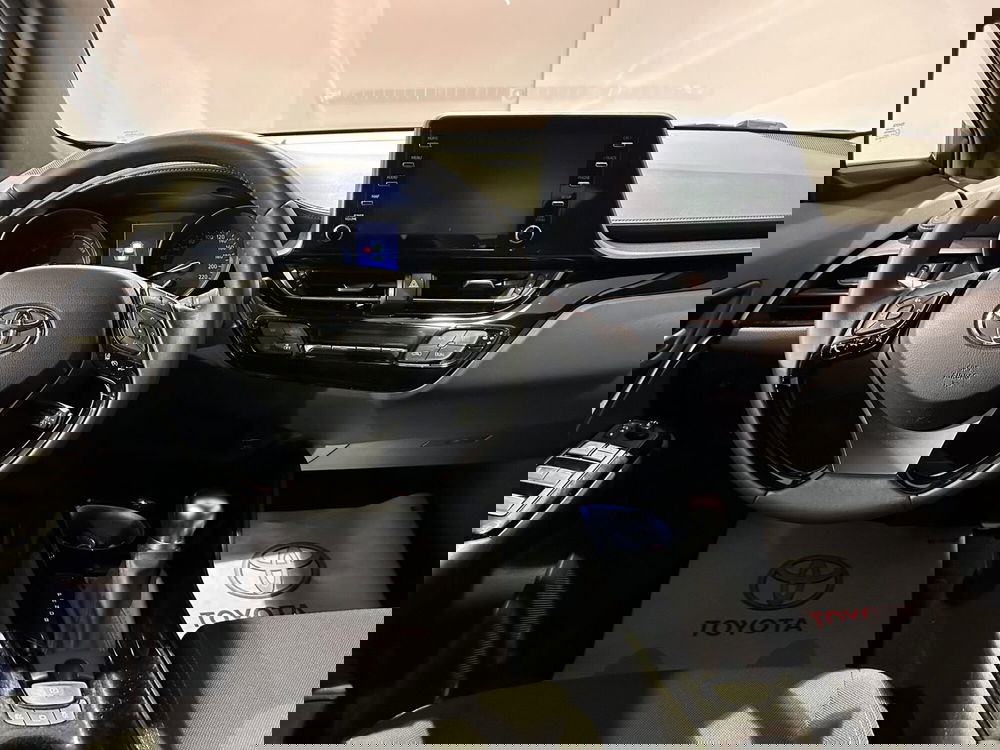 Toyota Toyota C-HR usata a Milano (9)