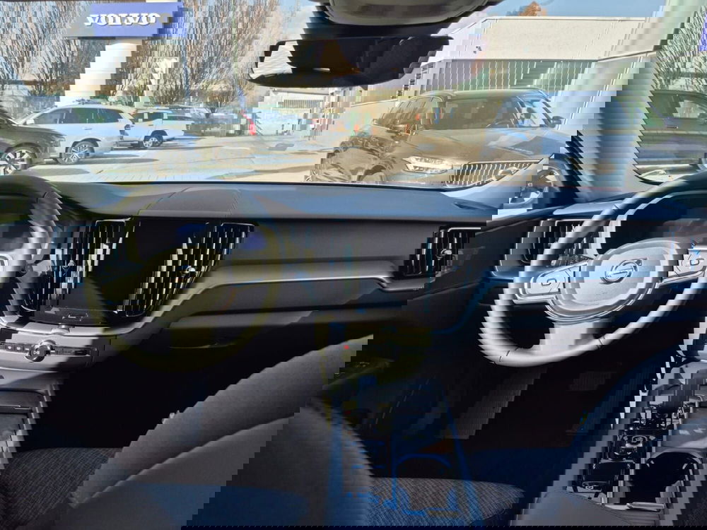 Volvo XC60 nuova a Como (7)