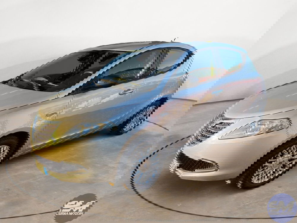 Lancia Ypsilon usata a Siena