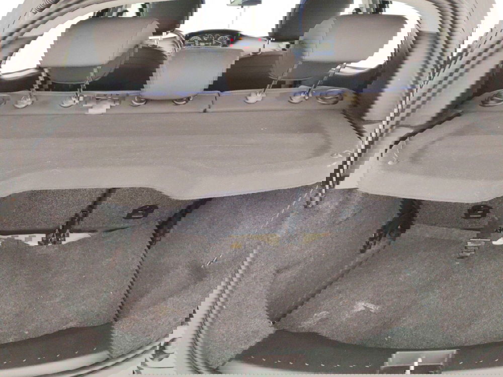 Lancia Ypsilon usata a Massa-Carrara (14)