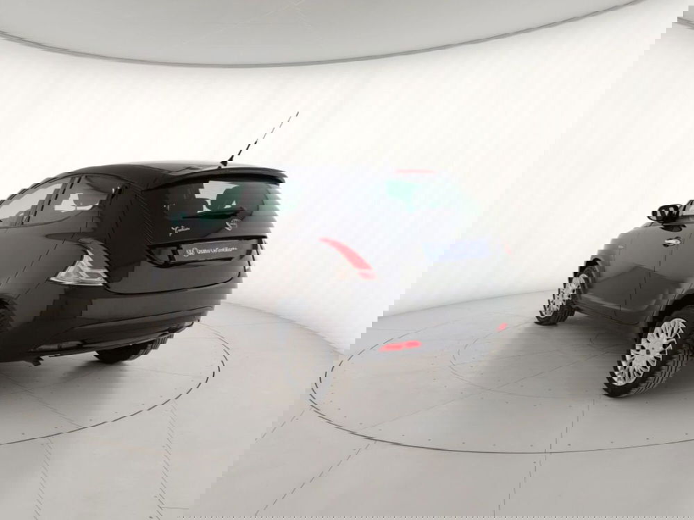 Lancia Ypsilon usata a Massa-Carrara (2)
