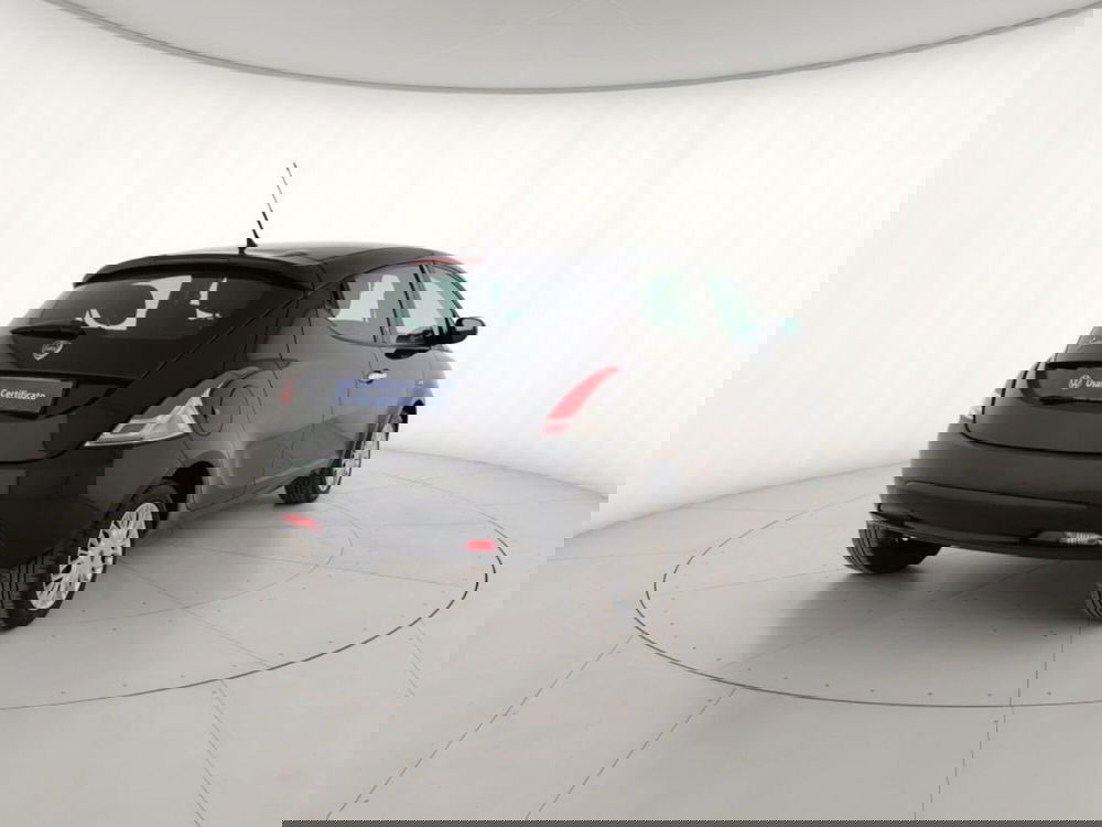 Lancia Ypsilon usata a Massa-Carrara (3)