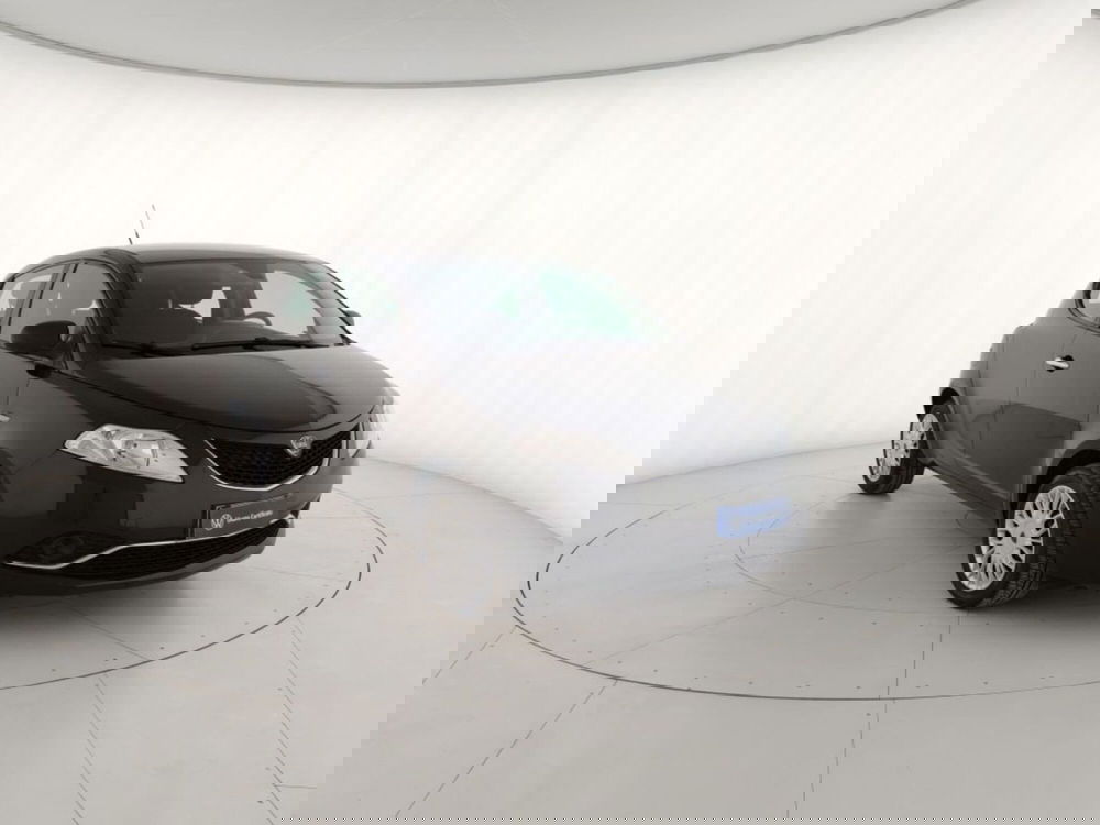 Lancia Ypsilon usata a Massa-Carrara (4)
